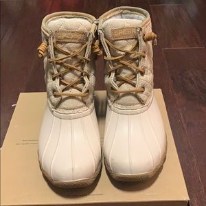 Women’s Sperry Saltwater ivory quilted duck boots